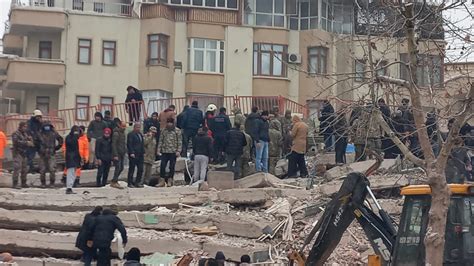 İ­z­m­i­r­­d­e­ ­4­.­4­­l­ü­k­ ­d­e­p­r­e­m­ ­-­ ­S­o­n­ ­D­a­k­i­k­a­ ­H­a­b­e­r­l­e­r­